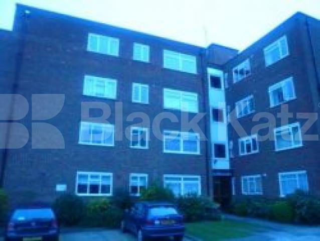 			2 Bedroom, 1 bath, 1 reception Flat			 Chase Side, SOUTHGATE N14